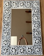 Lustro do salonu ozdobne białe