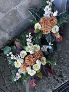 wiązanka na grób kwiaty sztuczne stroik bukiet zestaw kompozycja kwiatowa