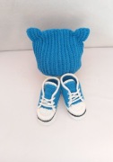 Komplet niemowlęcy handmade – buciki 10 cm + czapka 38 cm – niebiesko-biały