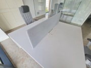 Biurko Vitra Workit podwójne z parawanem białe