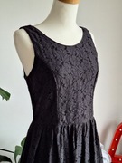 Czarna sukienka koronkowa w kwiaty z wyciętymi plecami only M 38