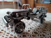 Metalowy model jeepa