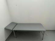 Kozetka / Leżanka  z podajnikiem na prześcieradło