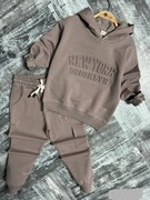 Nowy czekoladowy komplet dres New York  zestaw bluza + spodnie r. 146