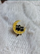 Przypinka wpinka broszka pin kotki kot księżyc emo