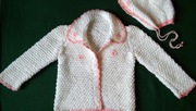 Sweterek i czapeczka ecru - ręcznie robione.