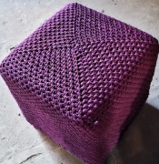 Solidny puf, pufa ręcznie wykonana poduszka na szydełku