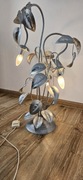 Lampa stojąca w kształcie liści 