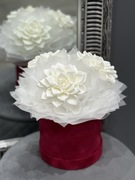 Box z kwiatami ze wstążki