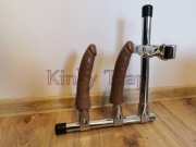 Metalowe dyby rozpórka z dwoma dildo kajdanki BDSM siodło