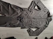 Dres w kolorze oliwkowej zieleni firmy HUGO BOSS 