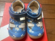 Nowe sandały Kickers do nauki chodzenia, rozmiar 18