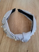 Obręcz do włosów szara z koralikami