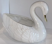 Zabytkowa biała ceramiczna doniczka w kształcie Łabędzia 36675