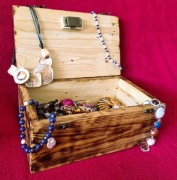 Skrzynka drewniana. HANDMADE. Z zamkiem. Lakierowana