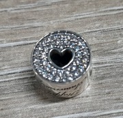 Pandora Charm Moments koralik z dziurką w kształcie serca cyrkonie