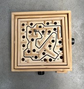 Drewniany labirynt - gra zręcznościowa angielska