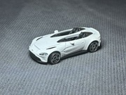 Resorak Luzak Hot Wheels  Aston Martin V12 Speedster