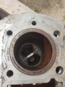 Yamaha Virago 750 cylinder z tłokiem.