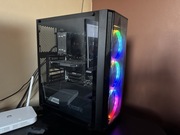 Komputer stacjonarny z monitorem i wszystkim