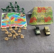 Zestaw żołnierzy i pojazdów wojskowych, doskonały stan