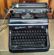Stara maszyna do pisania Optima 10