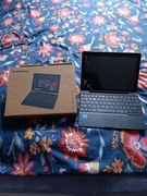 Tablet z klawiaturą 