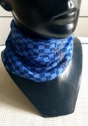 Komin - bandana w niebieską kratkę.