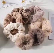 Zestaw gumek do włosów. Scrunchie. 7 sztuk, każda w innym wzorze Nowe