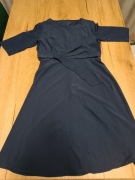 Sukienka z kokardą granatowa