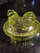 Szklana „ Kura na gnieždzie”