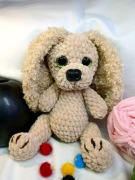 Ręcznie robiony piesek na szydełku – maskotka handmade – prezent