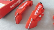 Nowe, czerwone nakładki Brembo 3D na zaciski tarcz hamulcowych