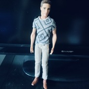 Mattel Barbie Fashionista zabawka - Blonde Ken Fashion Doll - T-shirt. 