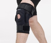 Zawiasowy stabilizator kolana z neoprenu z otworem na rzepkę DrFit rozm. M
