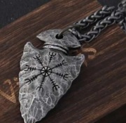 Duży męski naszyjnik na łańcuchu 60 cm z wisiorem ostrze runa ochrony