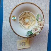 Włoska porcelana Creazione Artigiana mała patera na nóżce z różami