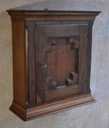 Stara, zabytkowa, drewniana szafka wisząca, loft, rustykalna