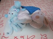 koc+poduszka(rogalik)+2pluszaki,ręczniczek- zestaw podróżny