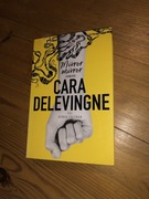 „Mirror mirror” Cara Delevingne