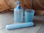 Zestaw podróżny etui na szczotkę kubek dozownik