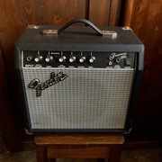 Fender Frontman 15g wzmacniacz combo do gitary elektrycznej 