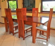 Stół drewniany rozkładany z krzesłami