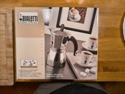 Zestaw Bialetti - kawiarenka + filiżanki z talerzykami