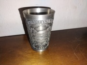 Mały kubeczek cynowy tłoczony Zinn Berker Z motywami Salzgitter 
