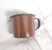 prl kubek emaliowany, prl metalowy kubek vintage brązowy kubek prl