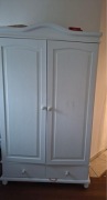 Drewniana biała szafa (prawdziwe drewno)