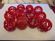 Bombki choinkowe świąteczne w czerwonym kolorze i 2 rodzajach 