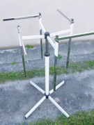 Stojak wieszak sklepowy na odzież czteroramienny, obrotowy, regulowany