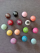 Przypinki do butów crocsów typu crocs 15 sztuk cukierki m&msy